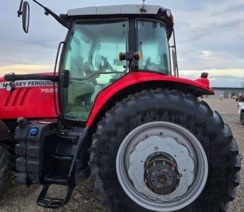 2015 MASSEY FERGUSON 7624