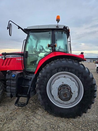 2015 MASSEY FERGUSON 7624