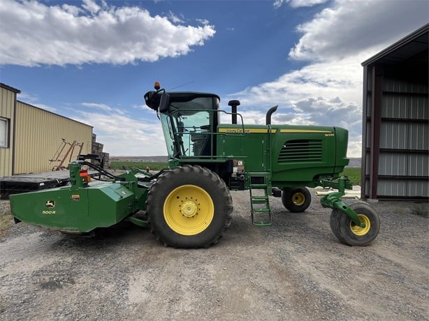 2022 JOHN DEERE W235